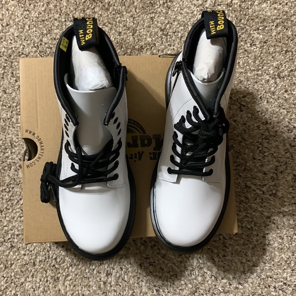 Dr. Martens 1460 white patent lamper boots - Picture 8 of 11